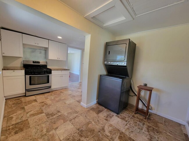 Building Photo - 53 Salem Pl