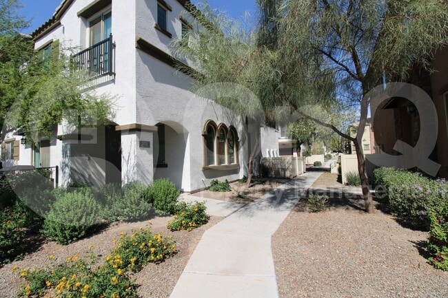 Primary Photo - 2736 S Cavalier Dr