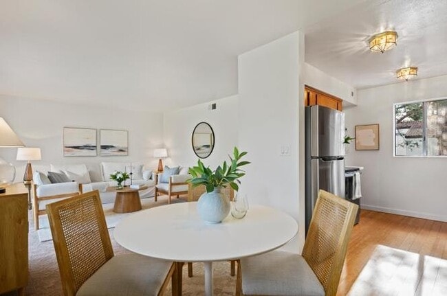 Building Photo - 1070 Miramonte Dr