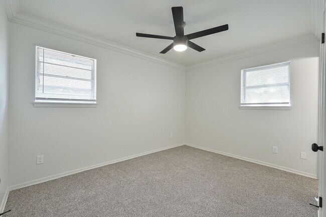 Building Photo - 3912 Parkwoods Ln