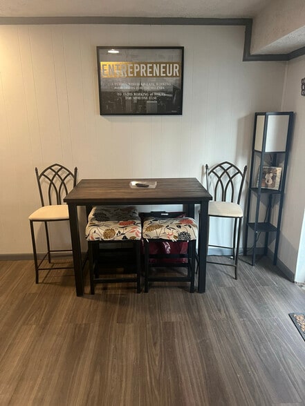 Building Photo - 9350 Canterbury Riding