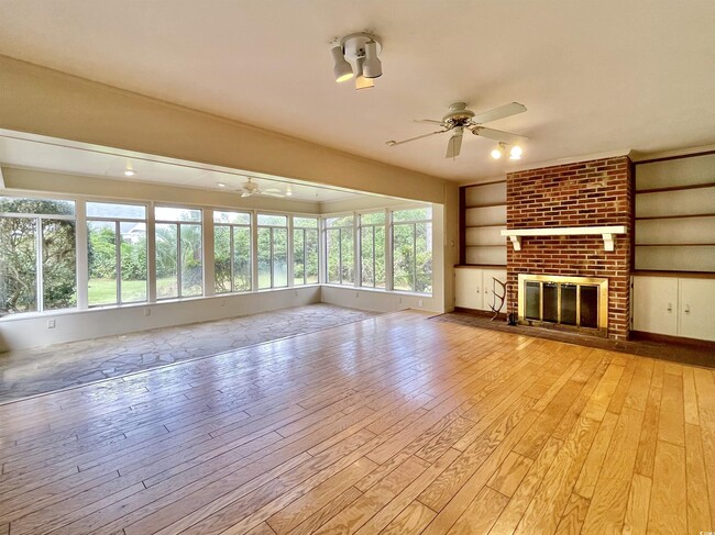 Building Photo - 219 Green Lake Dr