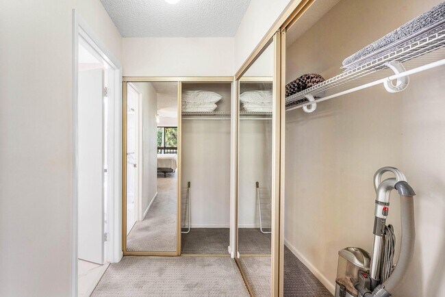 Building Photo - 816 Windermere Way