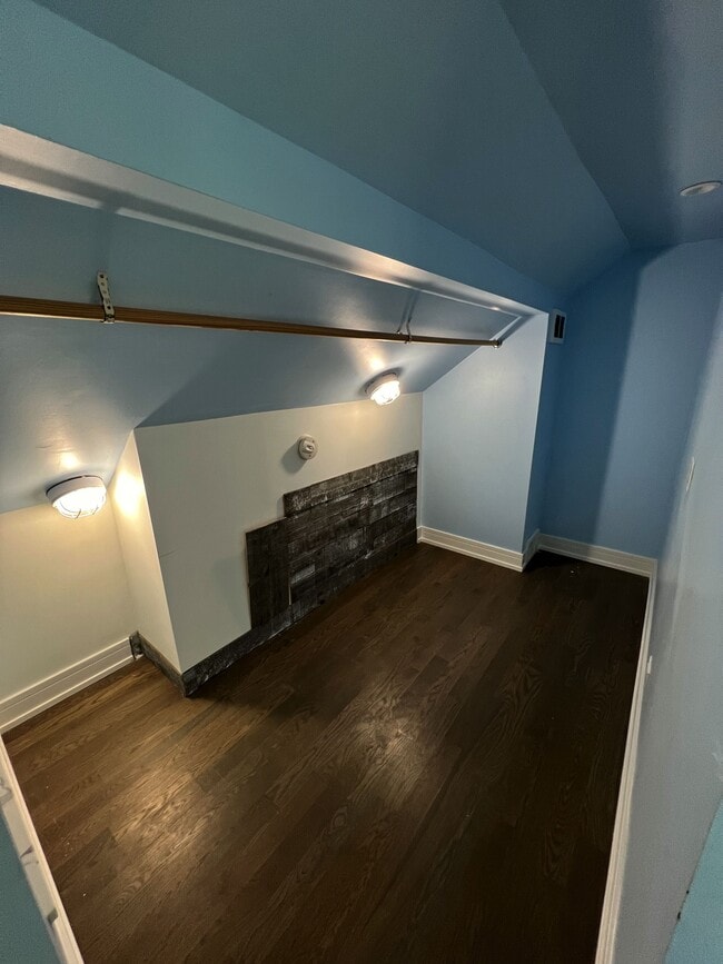 Building Photo - 220 N Graylynn Dr