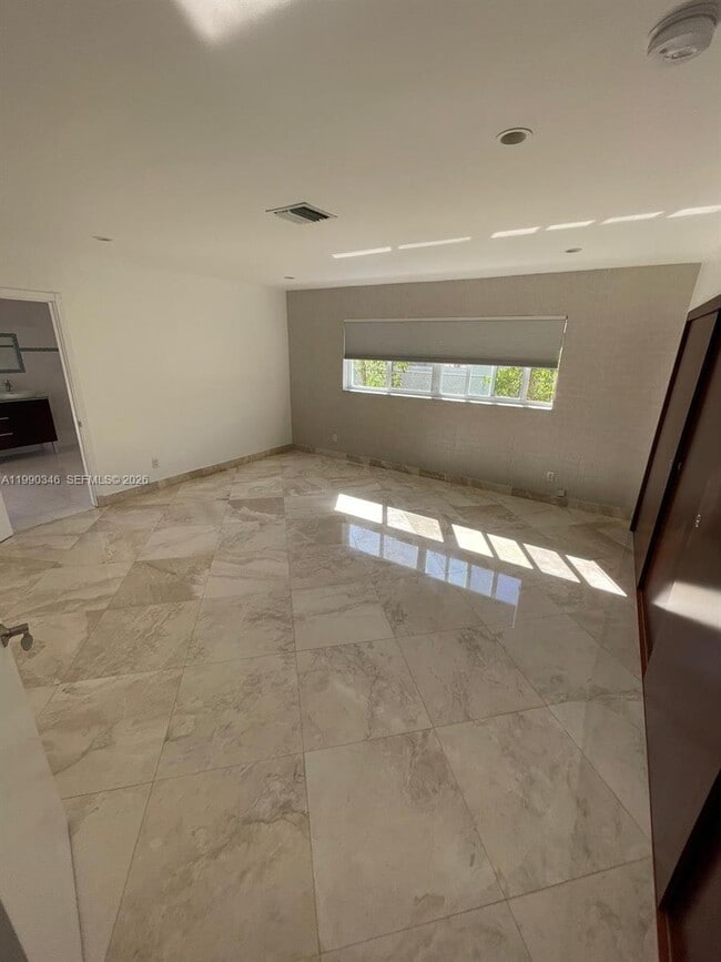 Building Photo - 3406 NE 168th St