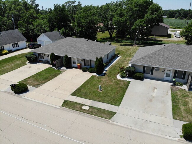 Building Photo - 115-117 South Plum