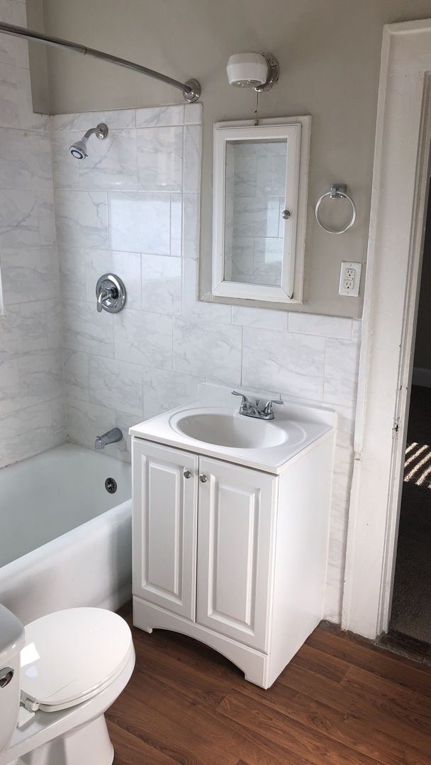 Building Photo - Move In Special -2 Bedroom 1.5 bathroom-We...