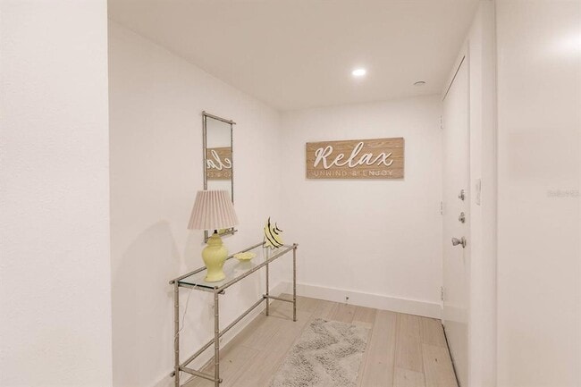 Building Photo - 1055 W Peppertree Dr