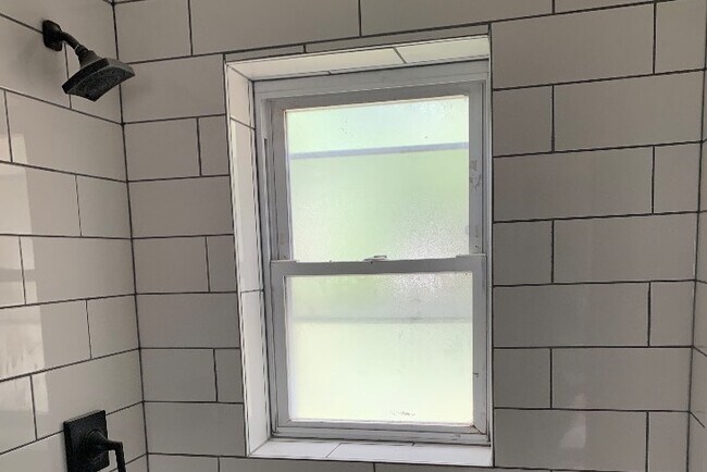 Building Photo - 1225 Buck Ave