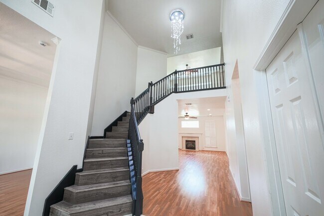 Building Photo - 11606 Canyon Woods Dr