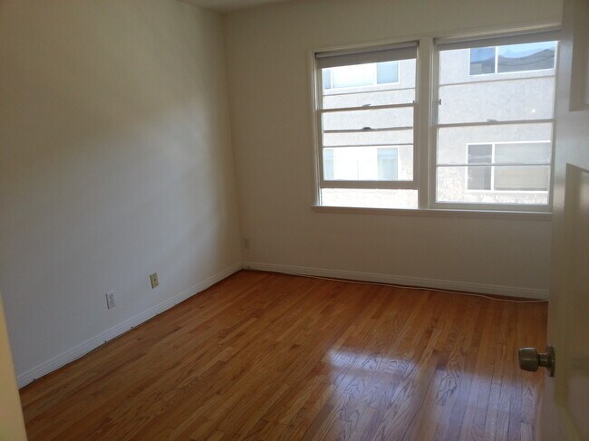 Building Photo - 1306 Princeton St