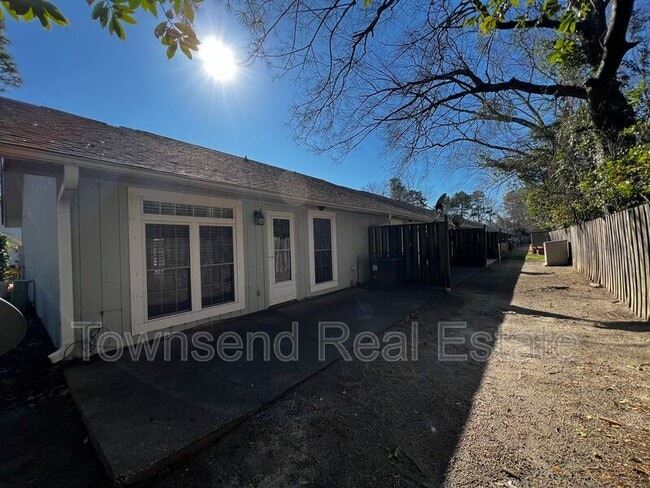 Building Photo - 2716 Helaman Ct