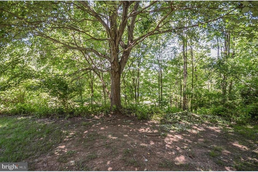 Building Photo - 18300 Streamside Dr