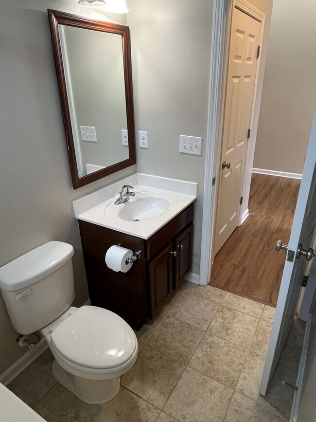 Building Photo - Great 4 Bed Home in Desired Winding Walk C...