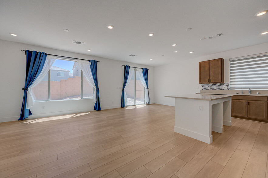 Building Photo - 5927 W Frias Ave