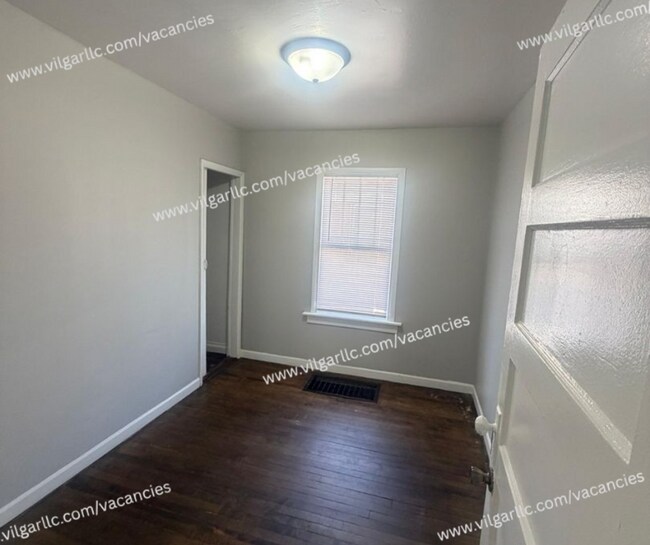 Building Photo - FOR RENT — SPACIOUS 3 BED / 1.5 BATH HOME