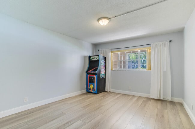 Building Photo - 2651 S Course Dr
