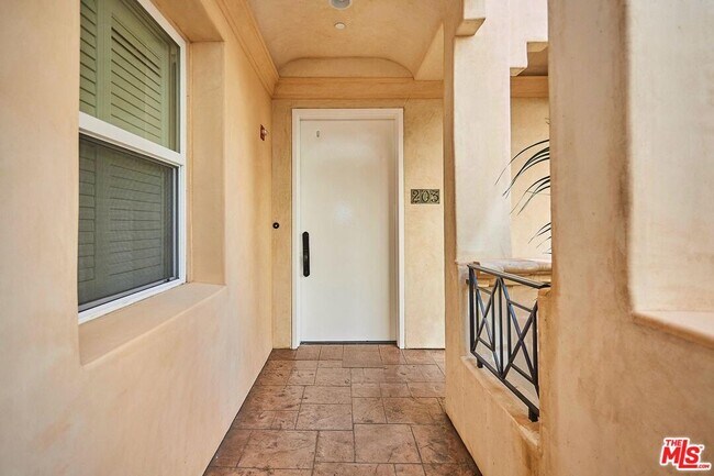 Building Photo - 16123 W Sunset Blvd