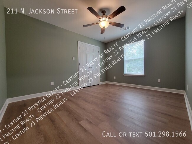 Building Photo - 211 N Jackson St