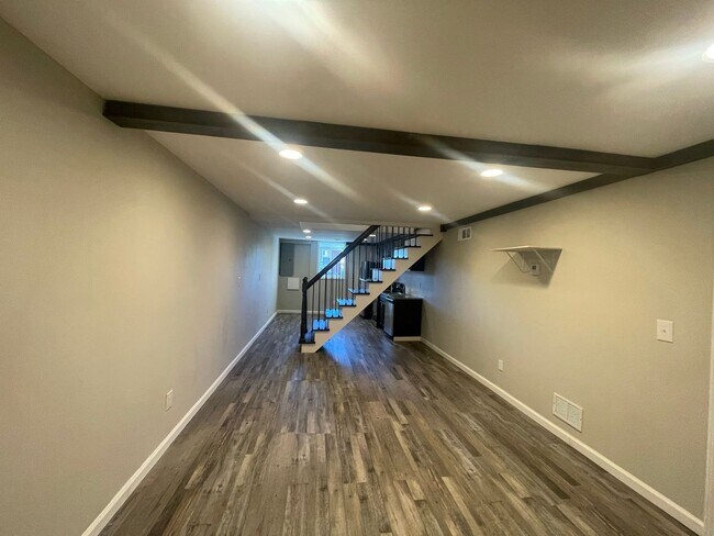 Building Photo - 165 Conrad Dr