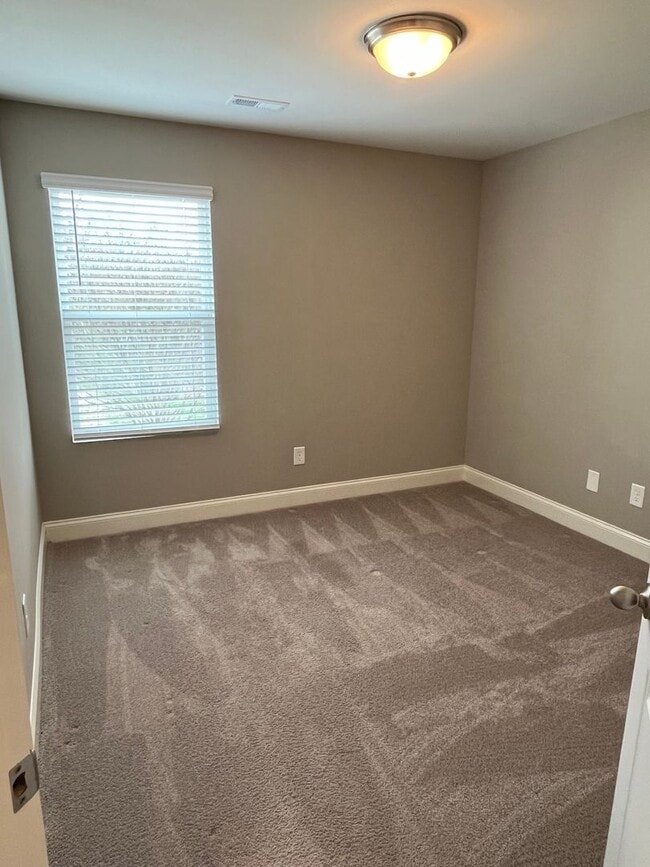 Building Photo - Convenient 3 Bed Townhome near Harrisburg