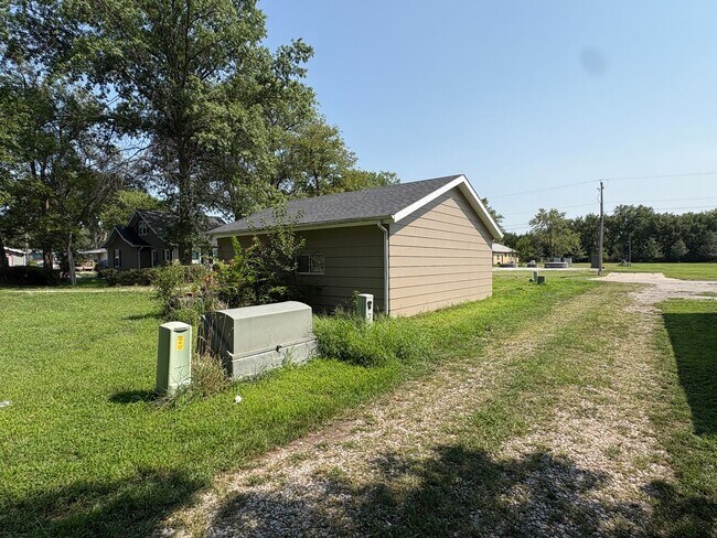 Building Photo - 2209 Hawthorne Ave