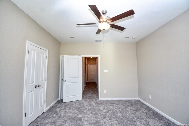 Building Photo - 6214 Oakland Ridge Unit 101