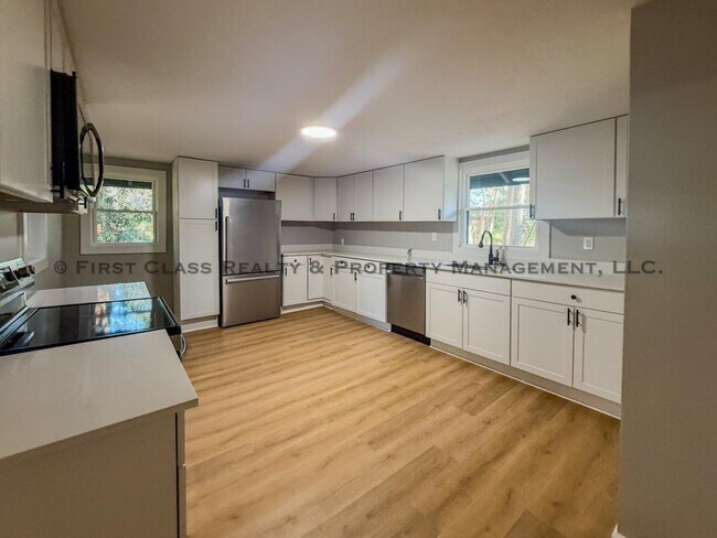 Building Photo - 1108 Henderson Ave