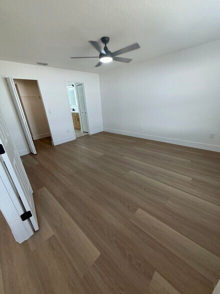 Building Photo - 1042 Ballyshannon Pky