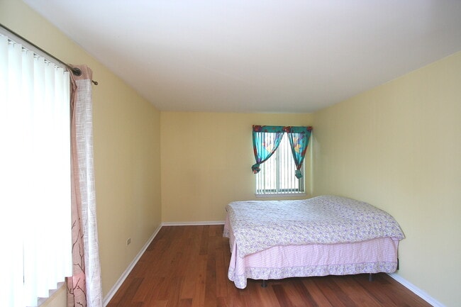 Building Photo - 6143 Knoll Wood Rd