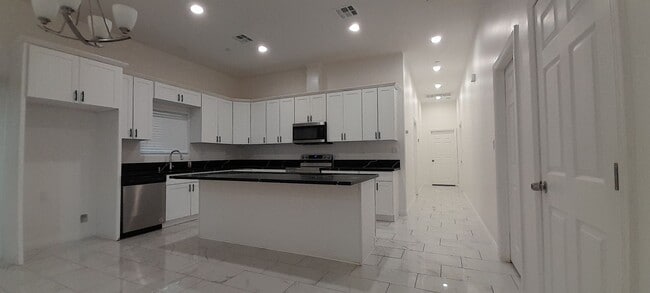 Building Photo - 4 Bedroom/3 Bath Home for Rent Available Now. $2500 Monthly Rent