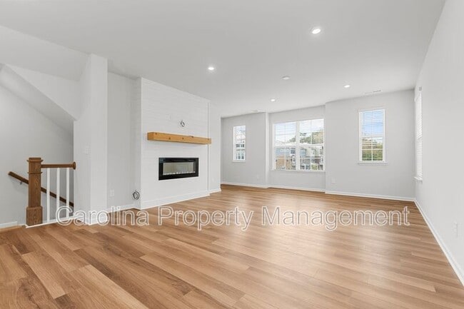 Building Photo - 10138 Hemingway Pl