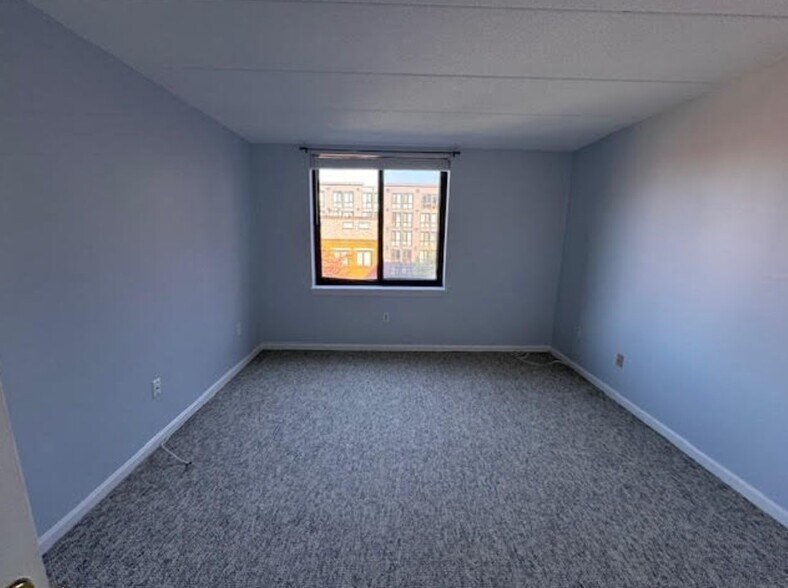 Building Photo - 85 Brainerd Rd