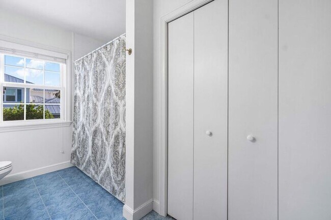 Building Photo - 518 Gardenia Terrace