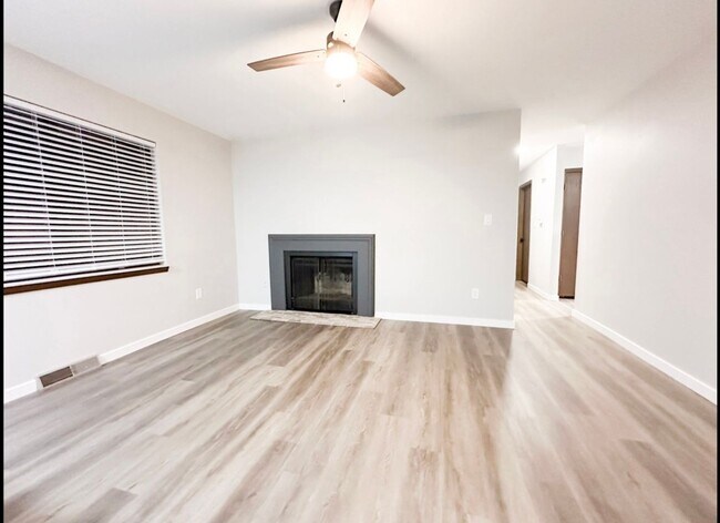 Building Photo - 2008 Juniper Dr