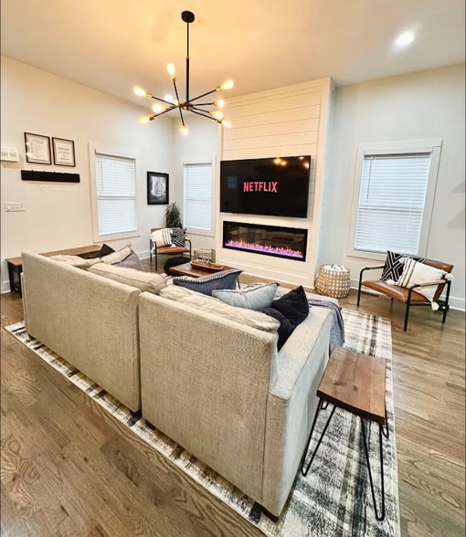 Building Photo - 240 Laurel Ave SW