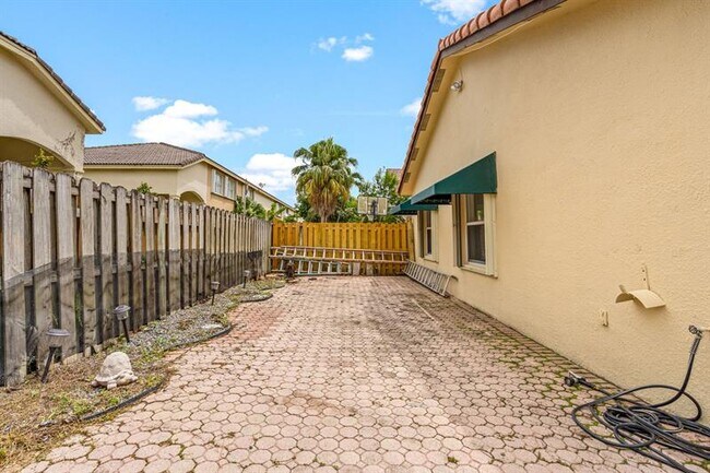 Building Photo - 11255 NW 53rd Ln