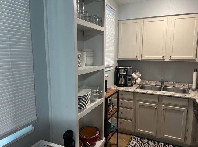 Building Photo - 1212 Doris Ave