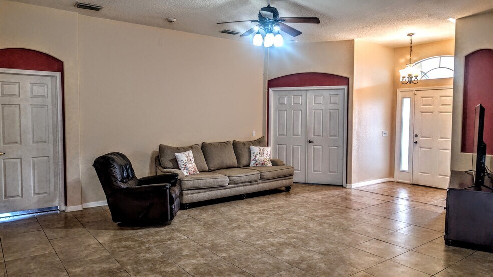 Building Photo - 4582 Sheringham Ct