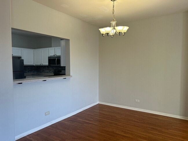 Building Photo - 1088 N Claremont Dr