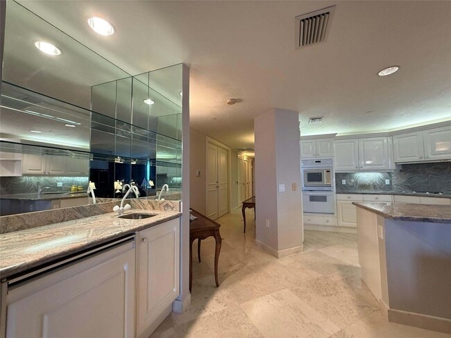 Building Photo - 800 Ocean Dr