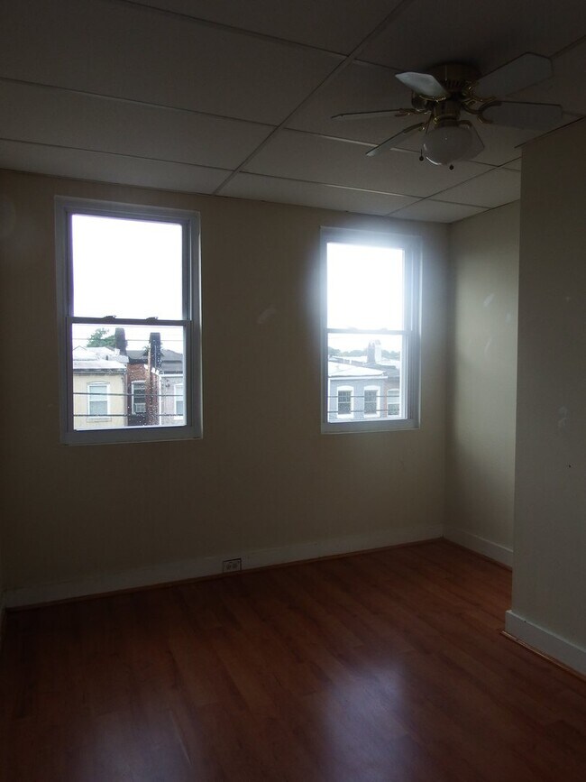 Building Photo - 809 Powers St