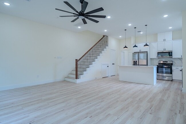 Building Photo - 7002 Sidney St