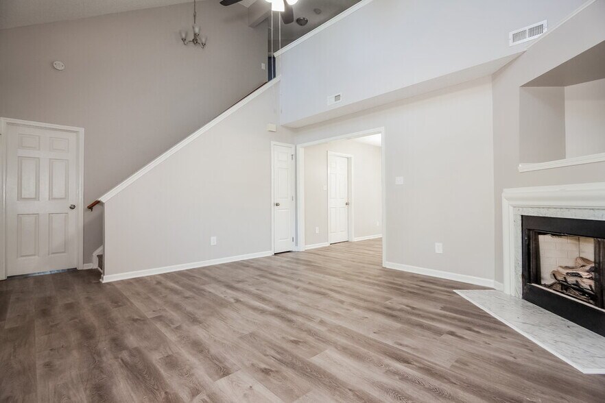 Building Photo - 1614 Royal Tree Ct