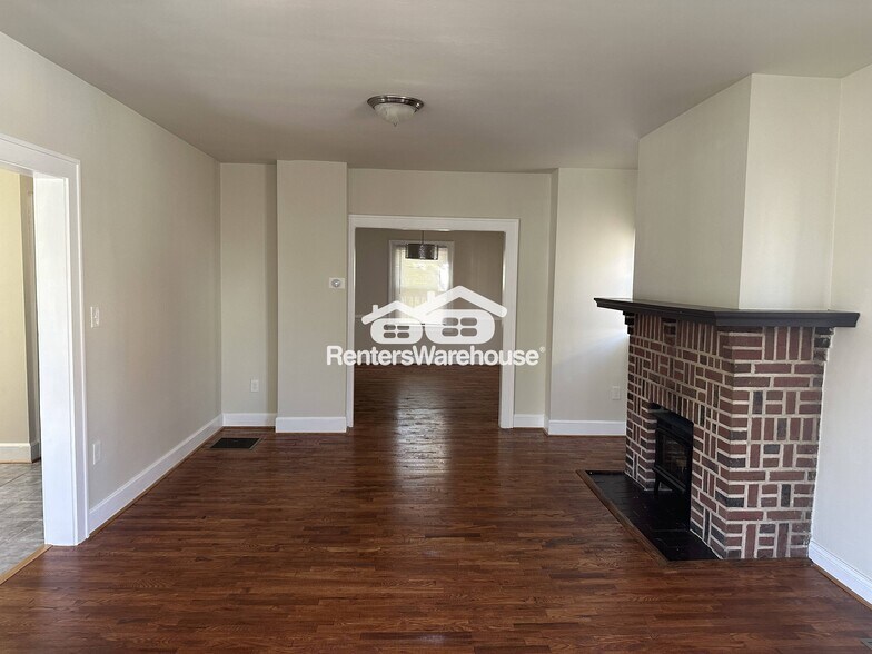 Building Photo - 3703 Parkside Dr