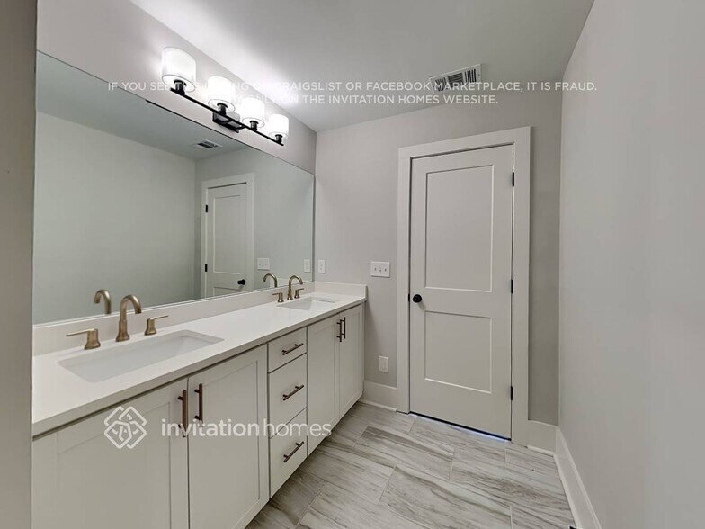 Building Photo - 256 Founders Ln