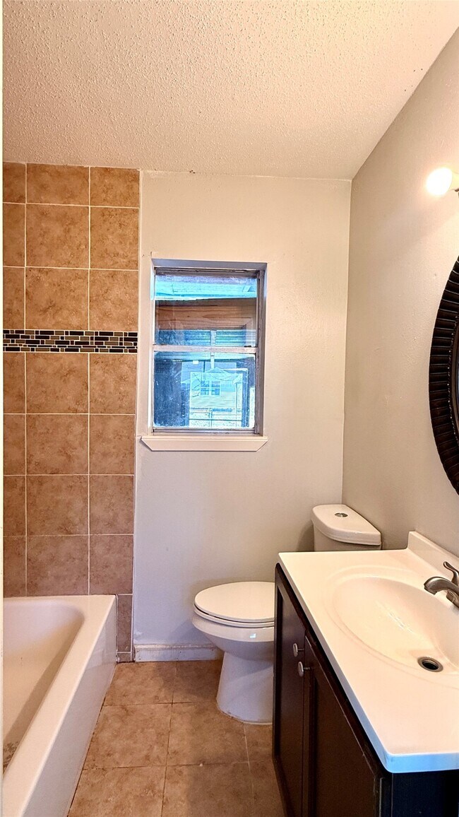 Building Photo - 10502 Ambursen St