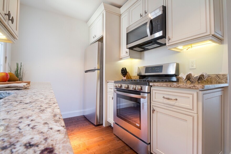 Building Photo - 1703 Pine Street