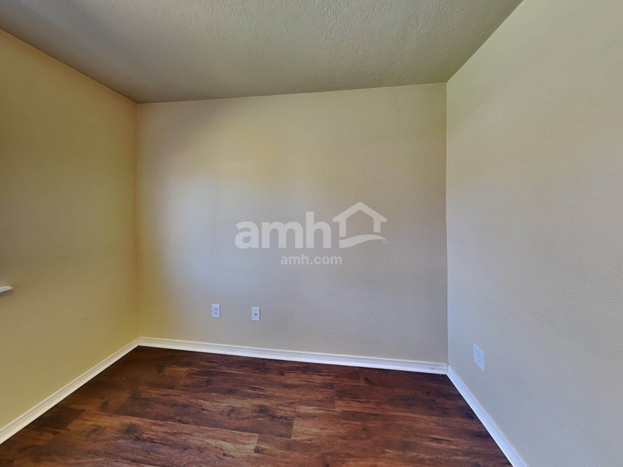 Building Photo - 19782 Amherst Ave