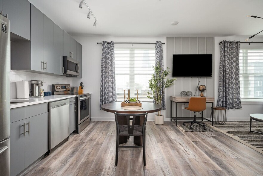 Building Photo - 542 Boulevard NE